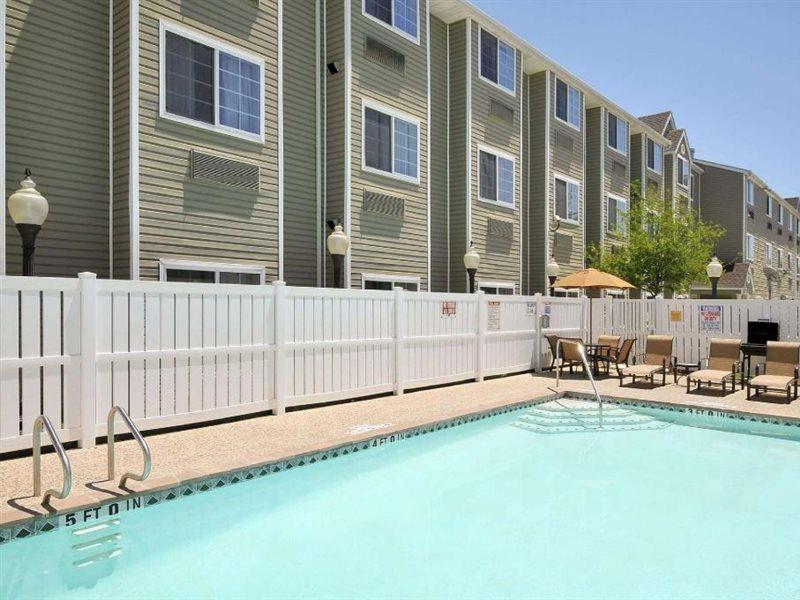 Super 8 By Wyndham San Antonio Airport North Hotell Exteriör bild