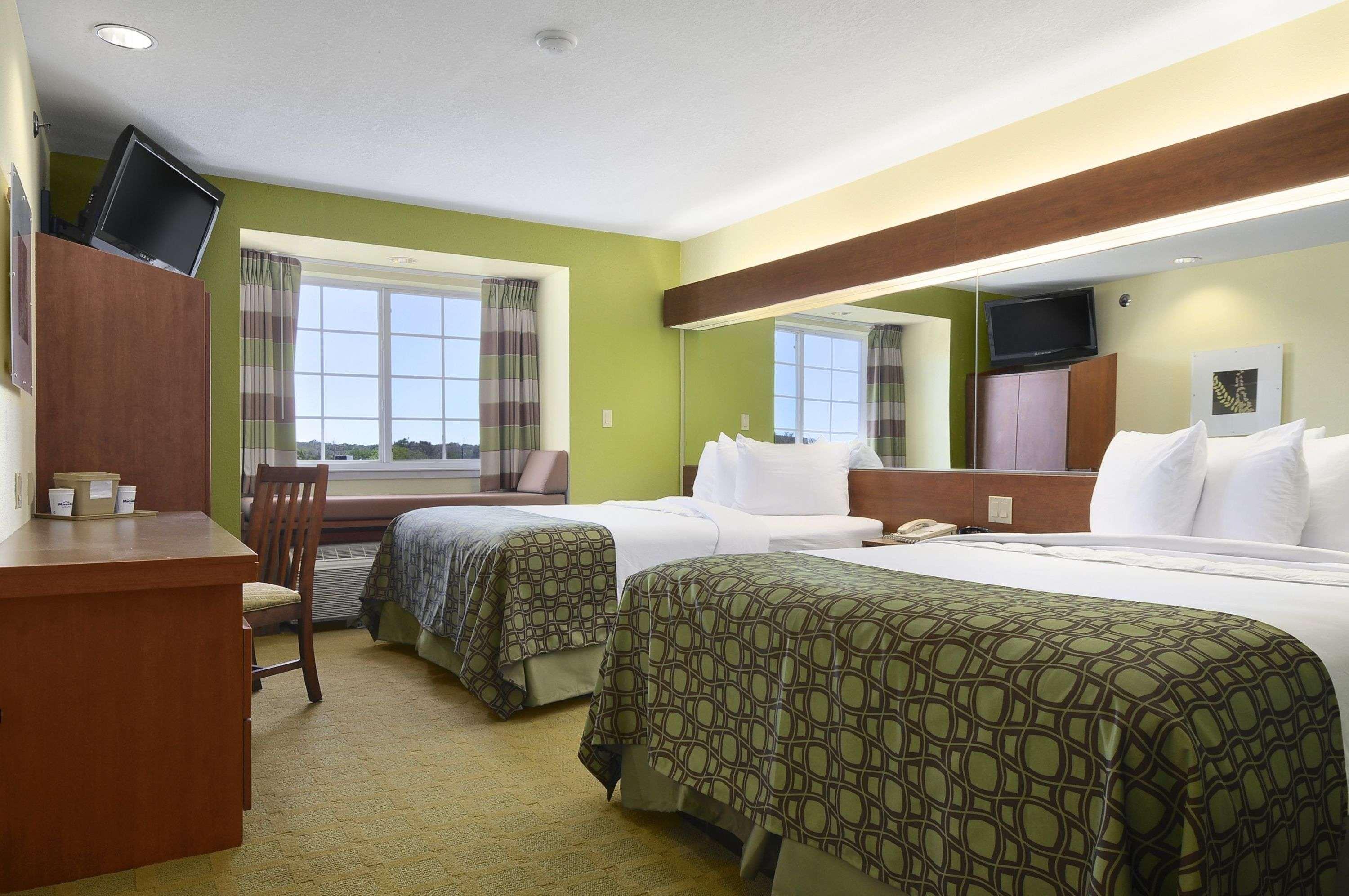 Super 8 By Wyndham San Antonio Airport North Hotell Exteriör bild