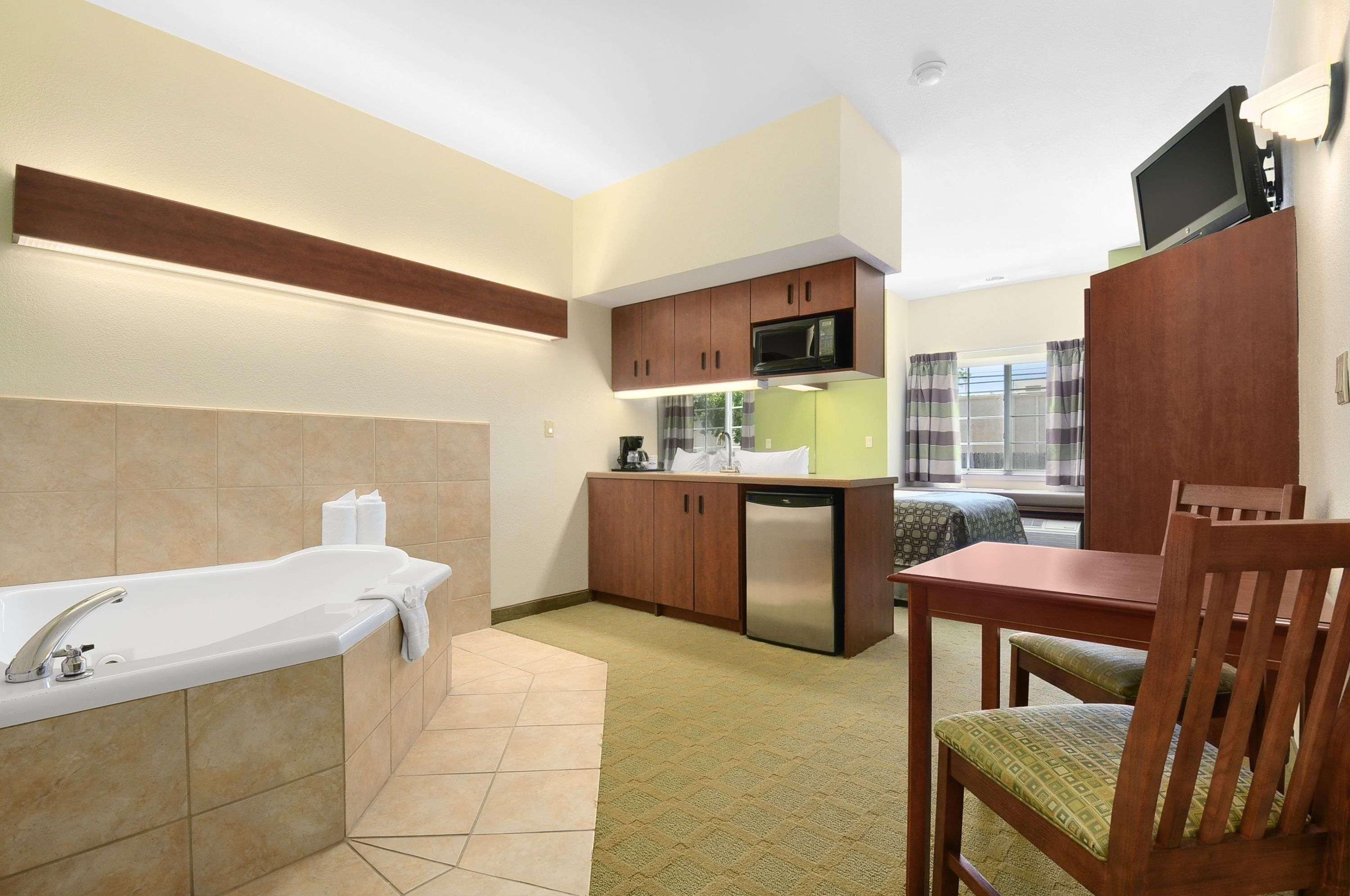 Super 8 By Wyndham San Antonio Airport North Hotell Exteriör bild