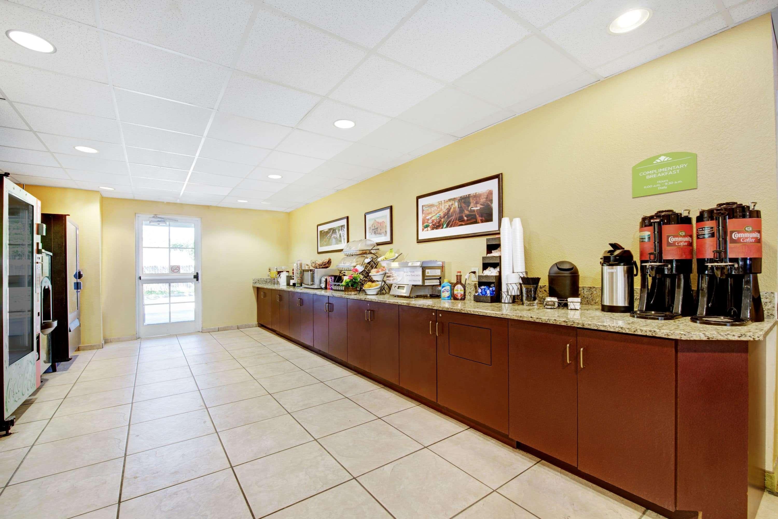 Super 8 By Wyndham San Antonio Airport North Hotell Exteriör bild