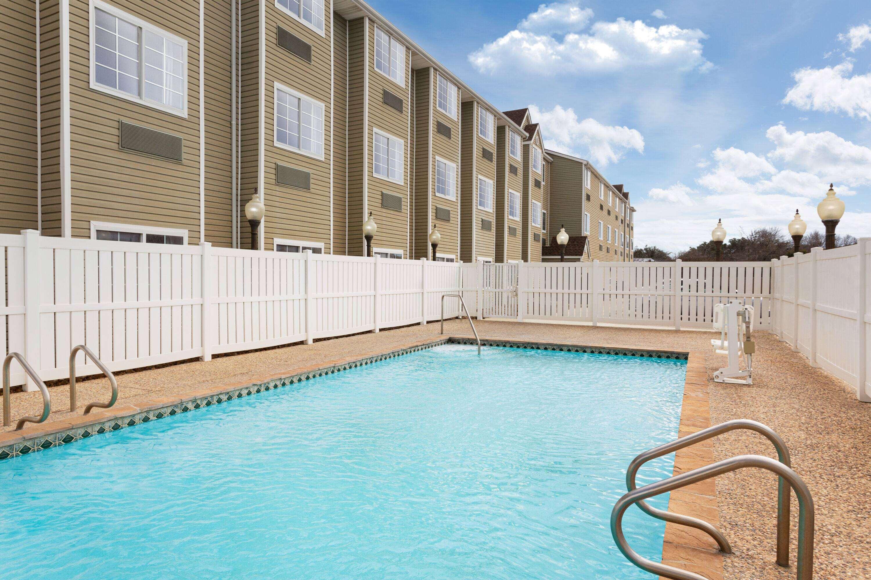 Super 8 By Wyndham San Antonio Airport North Hotell Exteriör bild