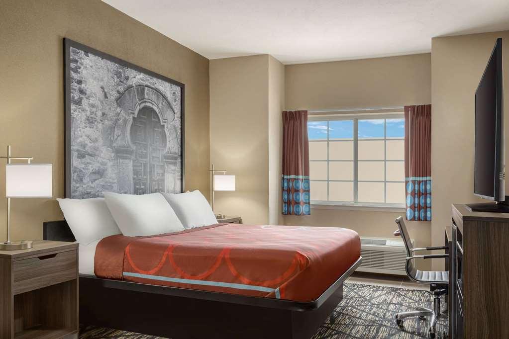 Super 8 By Wyndham San Antonio Airport North Hotell Rum bild